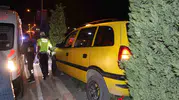 Karaman'da taksi refüje daldı 2 yaralı