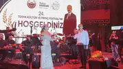 Başkan sahnede Arzu Akça'ya eşlik etti, festival alanı alkıştan inledi