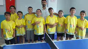 Burhaniyeli gençler ekranı bırakıp sahalara koşuyor