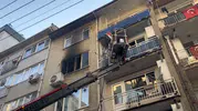 Bursa'da 4 katlı binada yangın paniği, mahalleli sokağa aktı