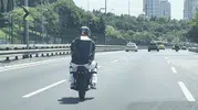 Üsküdar trafiğinde tek tekerli scooter ile can pazarı