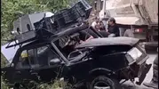 Hatay'da hafriyat kamyonu ve otomobil çarpıştı 9 kişi hastaneye kaldırıldı