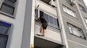 İnternet arızası ele verdi balkondan kaçarken yakalandı