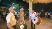 Kapadokya’da turistler sünnet düğününe dahil olup halay çekti
