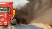 Arnavutköy yolunda seyir halindeki hafriyat kamyonu küle döndü