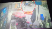 Traktörün römorku kopup kaldırımdakilere daldı, o anlar kamerada