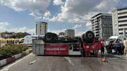 Uşak’ta yangına giden itfaiye aracı kamyonla çarpıştı