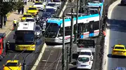 Korkutan kaza: Tramvay raydan çıktı, seferler durdu