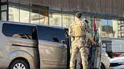 Gebze’de film gibi operasyon Şüpheli kaçarken merdivenlerden düştü