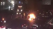 Bahçelievler'de kaza sonrası yanan araç trafiği kilitledi