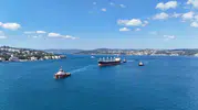 İstanbul Boğazı saldırıya uğrayan yük gemisi için trafiğe kapatıldı