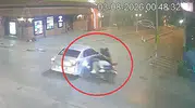 Eskişehir’de gece yarısı motosiklet kazası kamerada