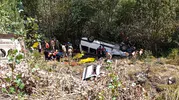 Sivas Suşehri yolunda minibüs uçuruma yuvarlandı