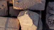 Piramitlerin zirvesine tırmanan turistlerin bıraktığı izler görüntülendi