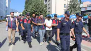 Sosyal medyadaki sahte iş ilanlarıyla kurye tutup yaşlı kadını dolandırdılar