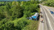 Sinop yolunda un yüklü tır devrildi