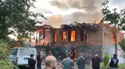 Artvin Arhavi’de iki katlı ev yangında kullanılamaz hale geldi