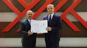 Rektör Sözbir'in yeni dönemi için mazbata YÖK'te teslim edildi
