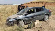 Eskişehir’de direksiyon hakimiyetini kaybeden sürücü toprak alana daldı