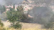 Tokat'ta kuru otlar tutuştu alevler boş binaya sıçradı