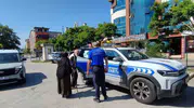 İzmit sokaklarında kaybolan turist çiftin imdadına zabıta yetişti