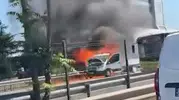 Kartal D-100 karayolunda seyir halindeki kamyonet küle döndü