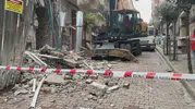 Beşiktaş'ta kentsel dönüşüm kabusu: Yıkım sırasında komşu apartman boşaltıldı