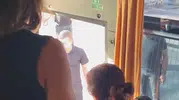 Diyarbakır'da dehşet anları: Sağlık çalışanlarını taşıyan servis aracına trafikte saldırı