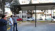 Germencik'te ulaşım bekleyenlere güneşten koruyan çözüm