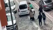 Esenyurt'ta eski eş dehşeti: Sokak ortasında yaşanan arbede kamerada