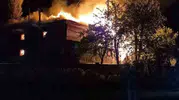 Tarihi camide başlayan kabus lojmanı küle çevirdi