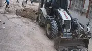 Adıyaman'da altyapı çalışması kabusa döndü: İşçilerin can havliyle kaçışı kamerada