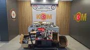 Apartman dairesinde kaçak üretim merkezi: Binlerce sigara ele geçirildi