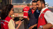 Menteşe'de rüzgarın körüklediği alevlerle zorlu mücadele