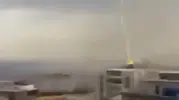 Şırnak'ta korku dolu anlar: Yıldırımın 8 katlı binayı vurduğu o saniyeler kamerada