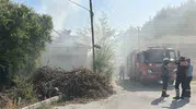 Burdur'da sabah saatlerinde korku dolu anlar: Evden yükselen dumanlar mahalleyi sokağa döktü