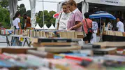 İzmir'in kalbi Kültürpark'ta edebiyat rüzgarı: Kitap kokusu sonbaharla buluştu