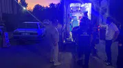 Kahta'da kaldırımda yürüyen çocuklara dehşet anları: Otomobil aralarına daldı