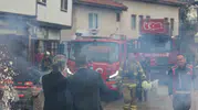 Yangın ihbarıyla yola çıktılar, köy meydanında hayatlarının sürpriziyle karşılaştılar