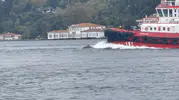 İstanbul Boğazı'nın sabah misafirleri: Kıyı Emniyeti gemisine eşlik ettiler