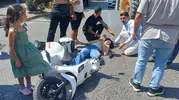 Otomobilin hamlesinden korktu, asfalt üzerinde metrelerce sürüklendi