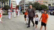 Burhaniye'de Yeni Eğitim Dönemi Coşkulu Bir Törenle Başladı
