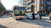 Okul yolunda korkutan kaza: Belediye otobüsü ile otomobil çarpıştı