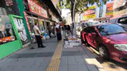 Van'da kaldırımlar esnafın oldu: Yayalar trafiğe mahkûm, turistler şaşkın