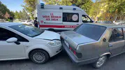 Karaman'da zincirleme kaza: Park halindeki araçlar hurdaya döndü