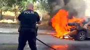 Avcılar'da alevlerin ortasında kalan sürücüye polis ve tankerden hayat kurtaran müdahale