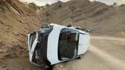 Hakkari'de korkunç kaza: Virajı alamayan otomobil takla attı