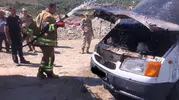 Antakya'da korku dolu anlar: Seyir halindeki minibüs bir anda alev topuna döndü