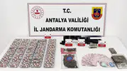 Antalya'da evlerini laboratuvara çevirmişler: Uyuşturucu tacirlerine jandarma baskını