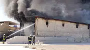 Gaziantep'te korkutan yangın: Atık yağ tesisi alevlere teslim oldu